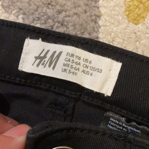 HM Lace Shorts - Picture 3 of 3